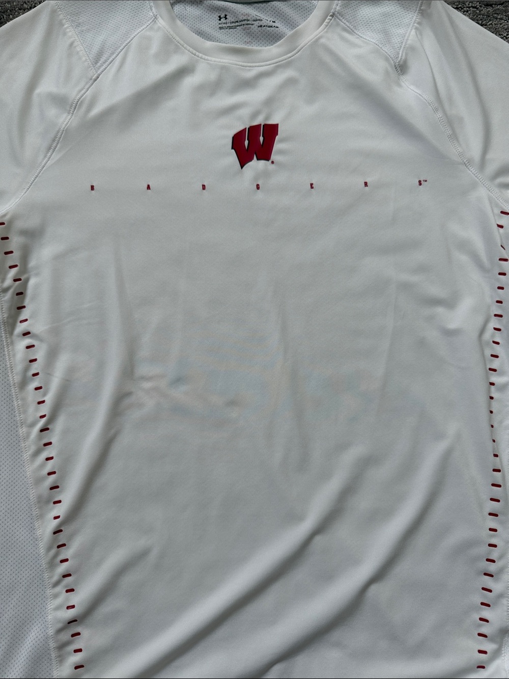 Under Armour White Men’s Wisconsin Badgers Performance tee NWOT